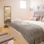 City Center Duplex - Subway Nearby